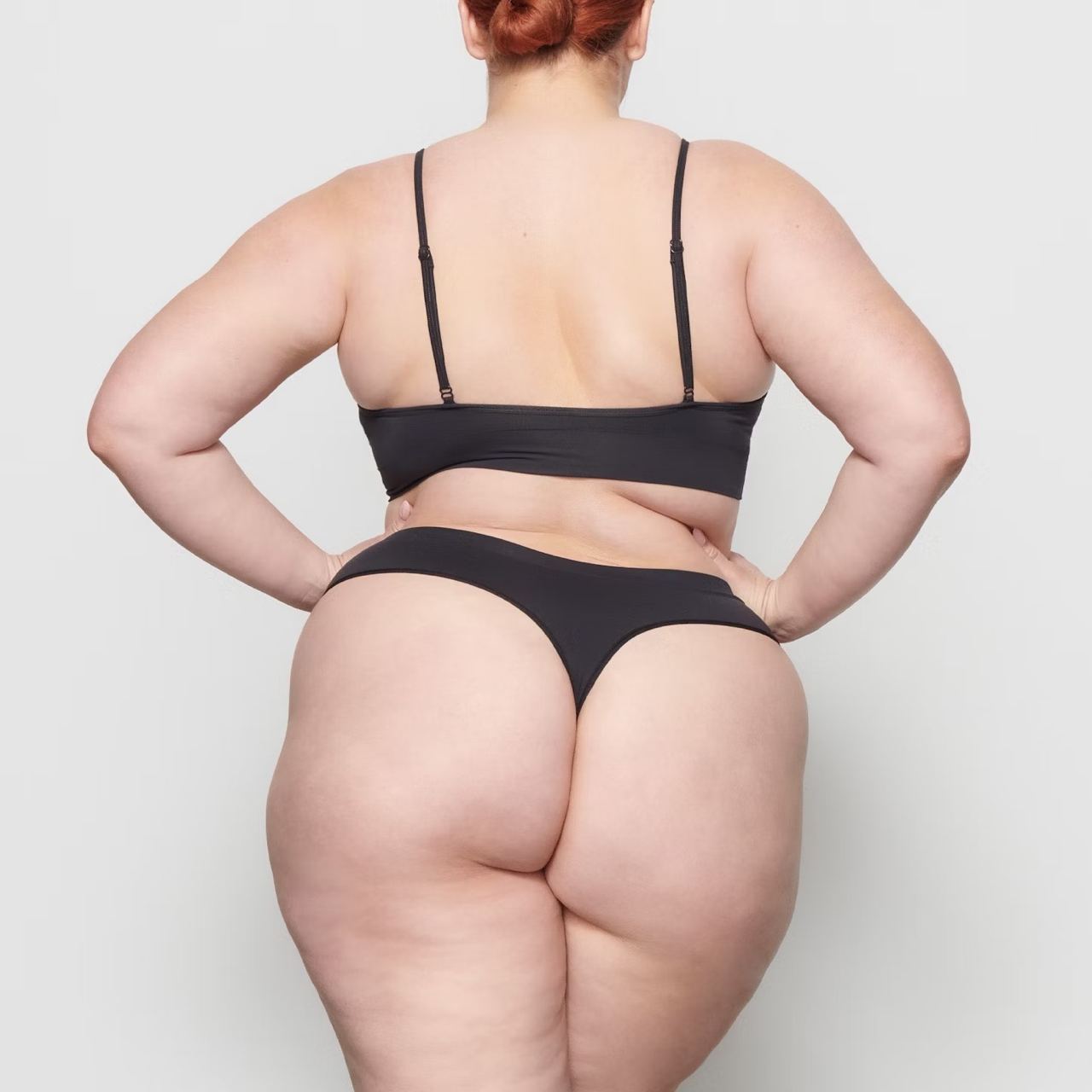 Трусики Soft smoothing seamless thong Onyx/eclipse, M