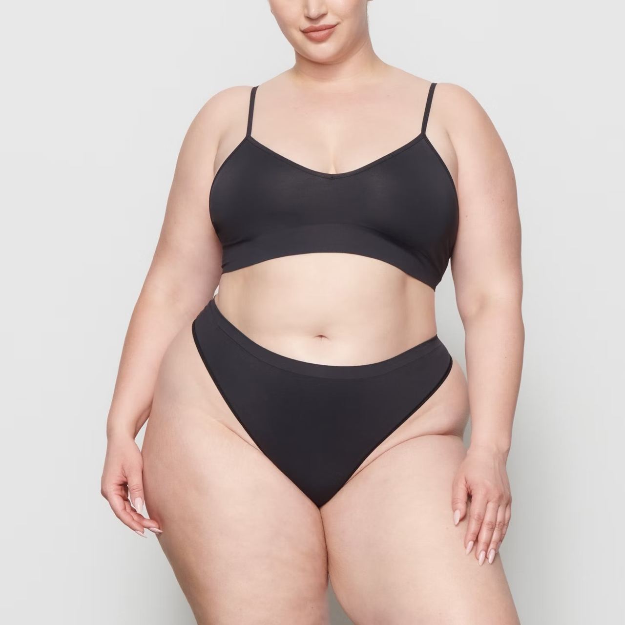 Трусики Soft smoothing seamless thong Onyx/eclipse, M