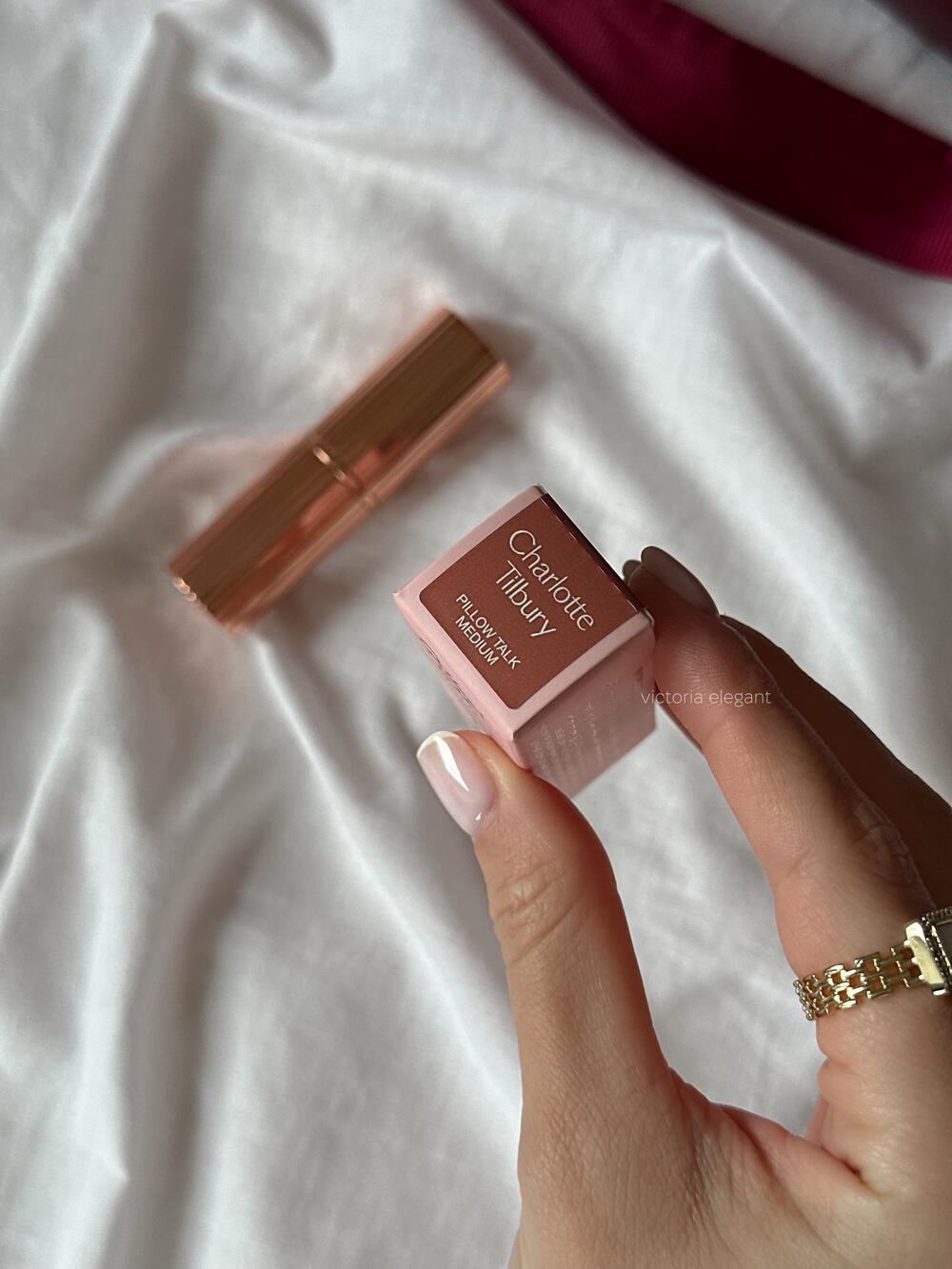 Lipstick MATTE REVOLUTION PILLOW TALK Medium