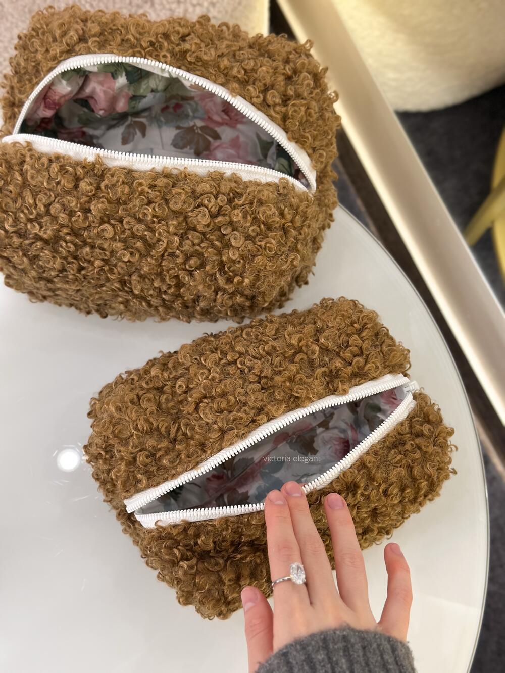 Плюшева косметичка Коричневий бараш, Медіум