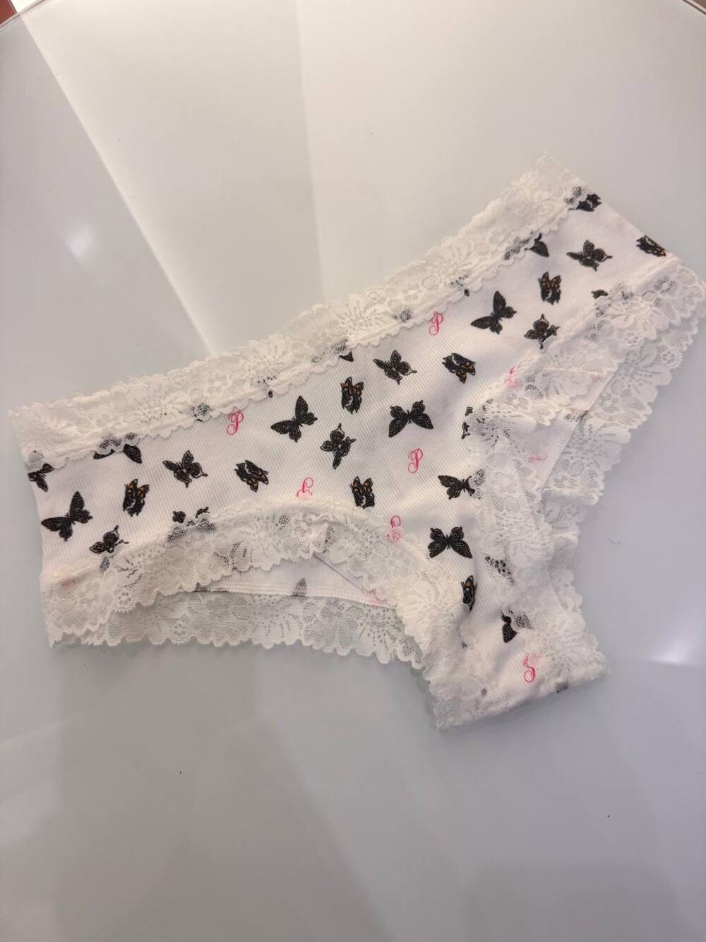 Трусики Lace Cheeky Panty розмір M білі метелики