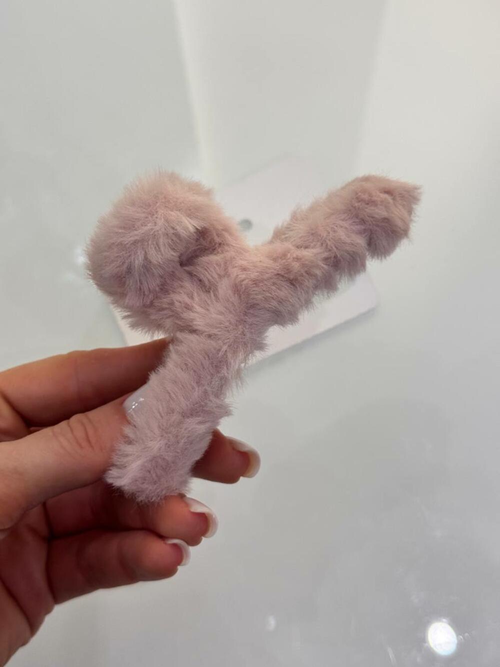 Заколка пухнаста пудро-рожева 