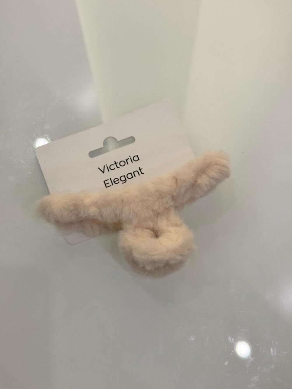 Заколка пухнаста молочна